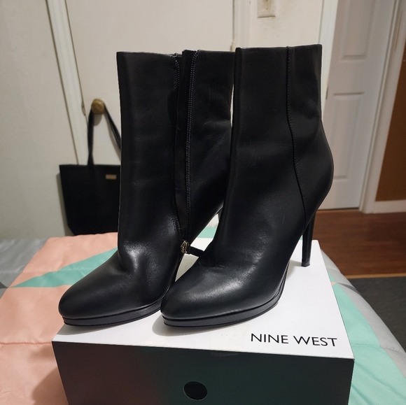 Nine West bootie - Picture 2 of 4